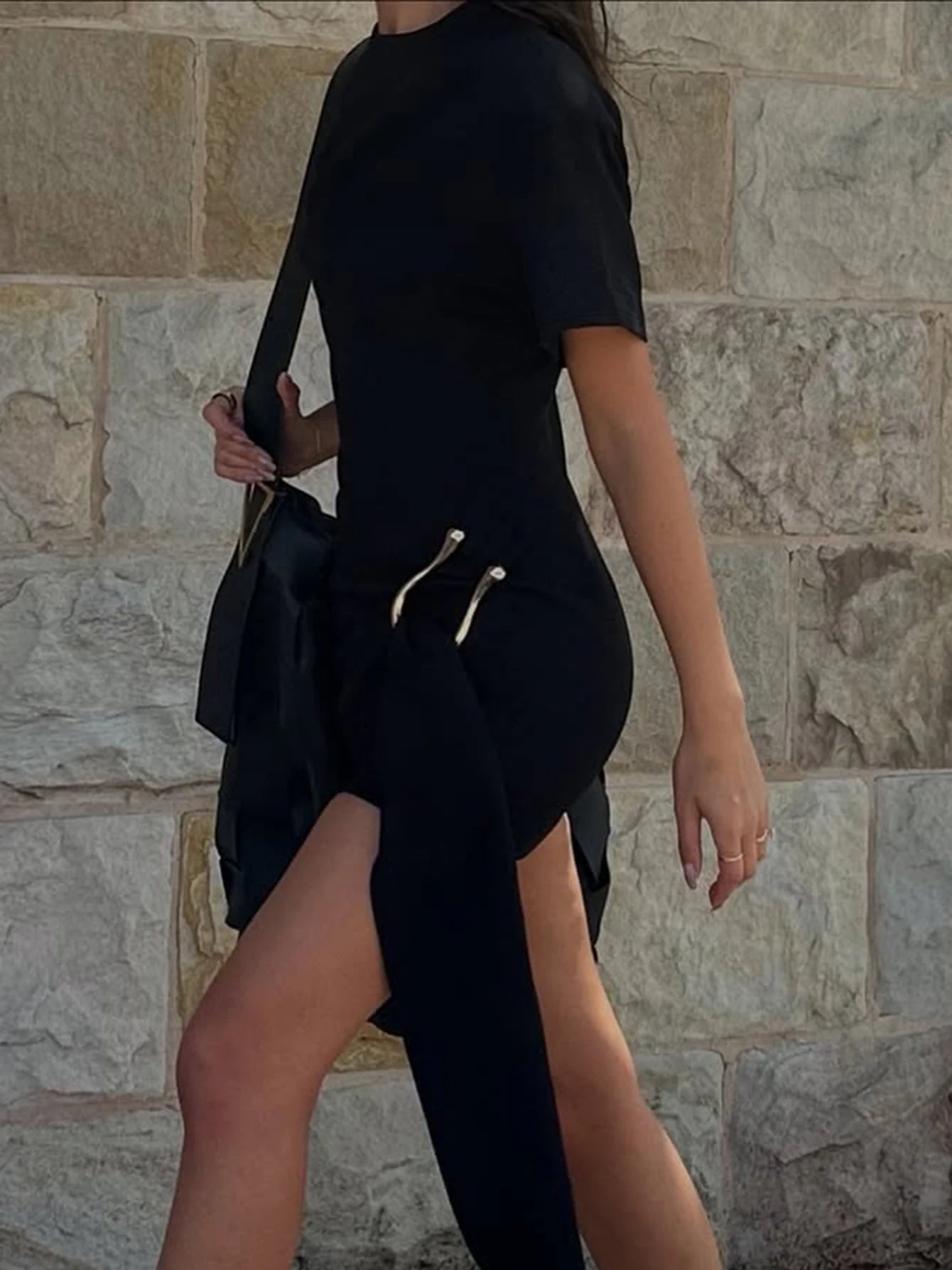 שמלת מיני עם שרוולים קצרים וצווארון אובלי- דגם נאיה